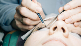 Phẫu thuật cắt mí là một phương pháp thẩm mỹ giúp tạo ra hoặc cải thiện dáng mí mắt hai mí.